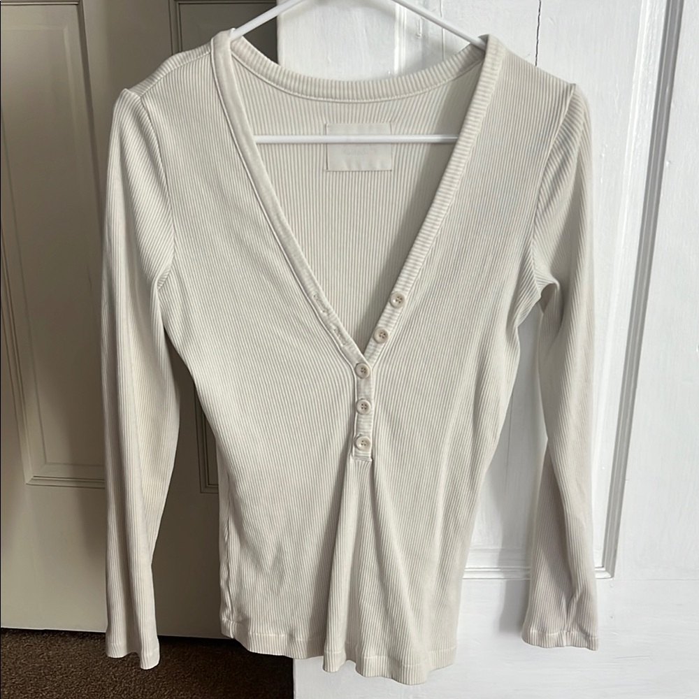 Citizens Of Humanity Ribbed V-Neck Long Sleeve Top in Cream